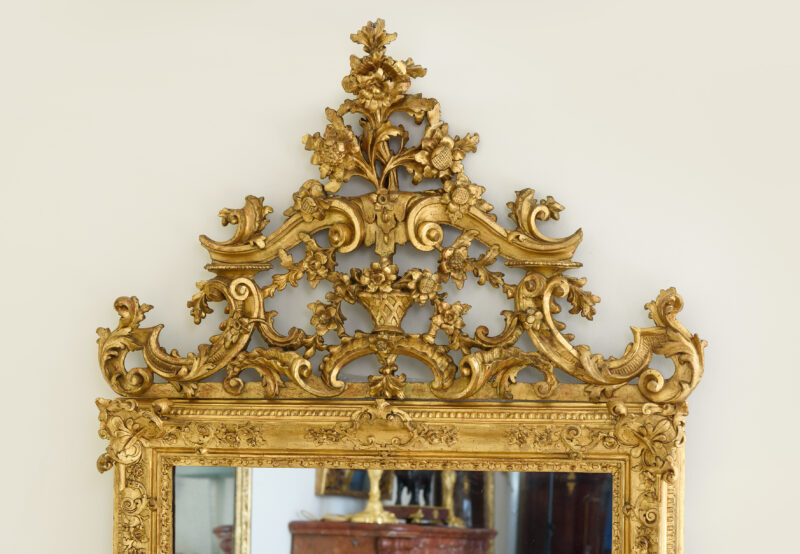 HM Goldener Salonspiegelmit Bekroenung D1