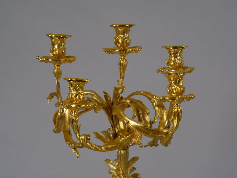 Franzoesische Bronze dore Kerzenleuchter mit Puttis 13